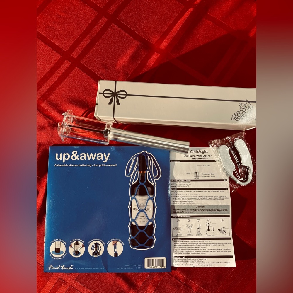 NIB 3 Bundle Collapsible Silicone wine Bottle Bag & Air pump & wine opener Gift